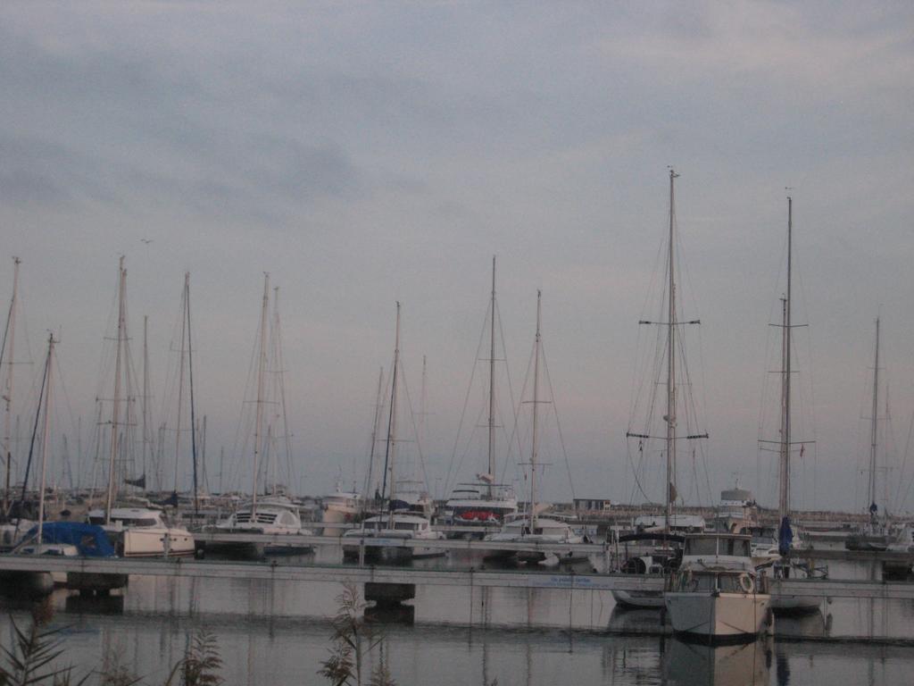 Apartamento Illa Mar Sant Carles de la Ràpita Exterior foto